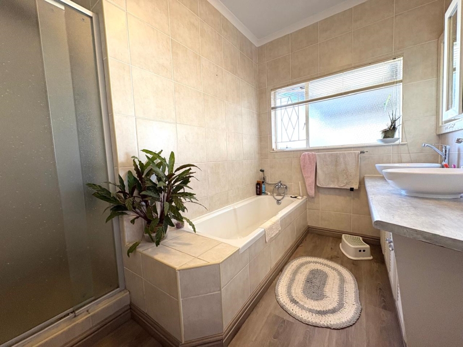 To Let 5 Bedroom Property for Rent in Merriespruit Free State